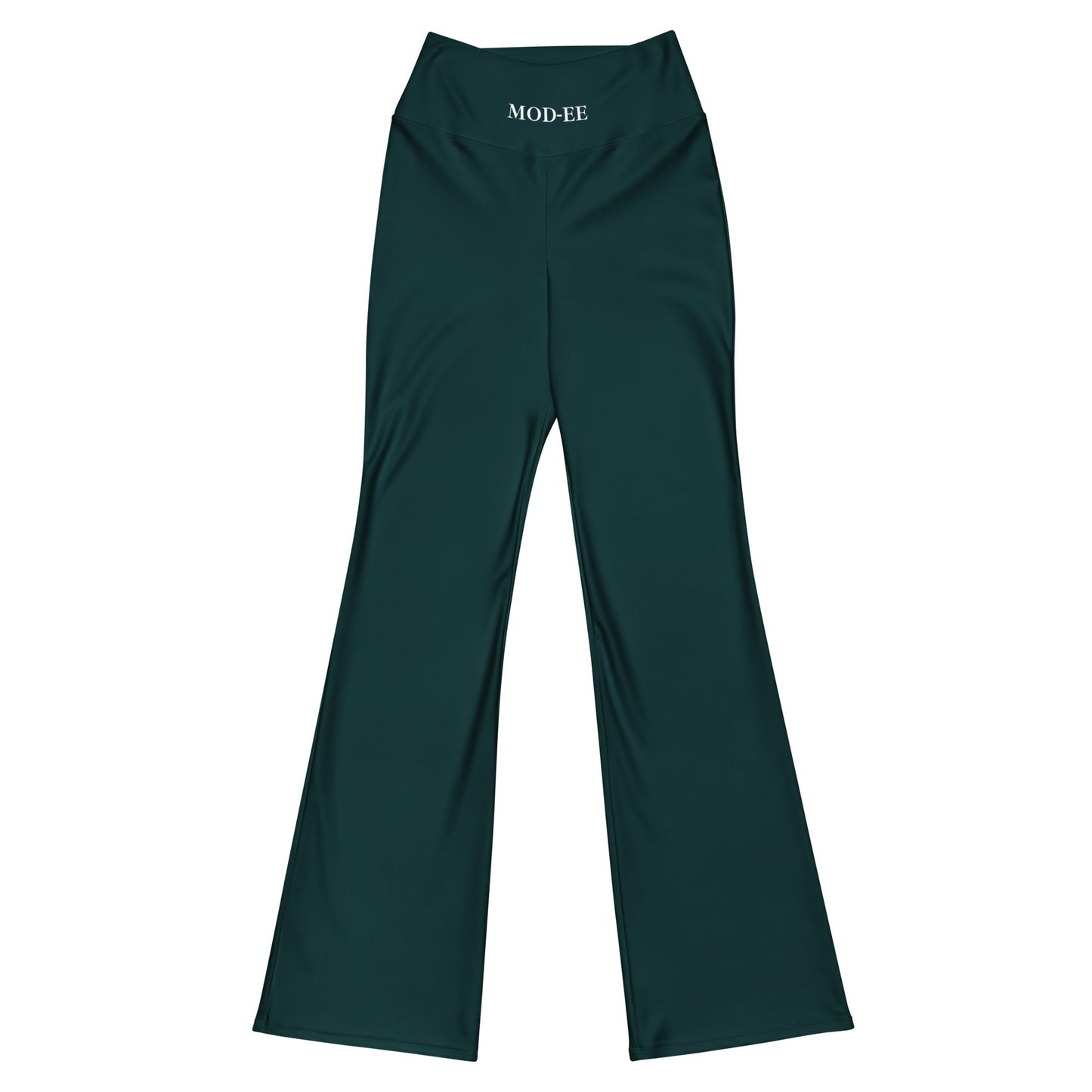Legging évasé vert Mod-ee, une taille haute et un tissu doux, doté d'une protection UPF 50+ et conçu pour une évacuation efficace de l'humidité, idéal pour une pratique sportive dans un confort optimal.