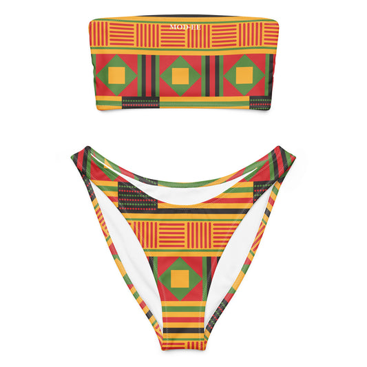 Adoptez un look à la fois élégant, moderne et écoresponsable avec ce bikini bandeau imprimé wax conçu pour sublimer toutes les silhouettes. Que ce soit pour une journée à la plage, un moment détente au bord de la piscine ou pour profiter du soleil en toute liberté, ce maillot est votre allié idéal.
