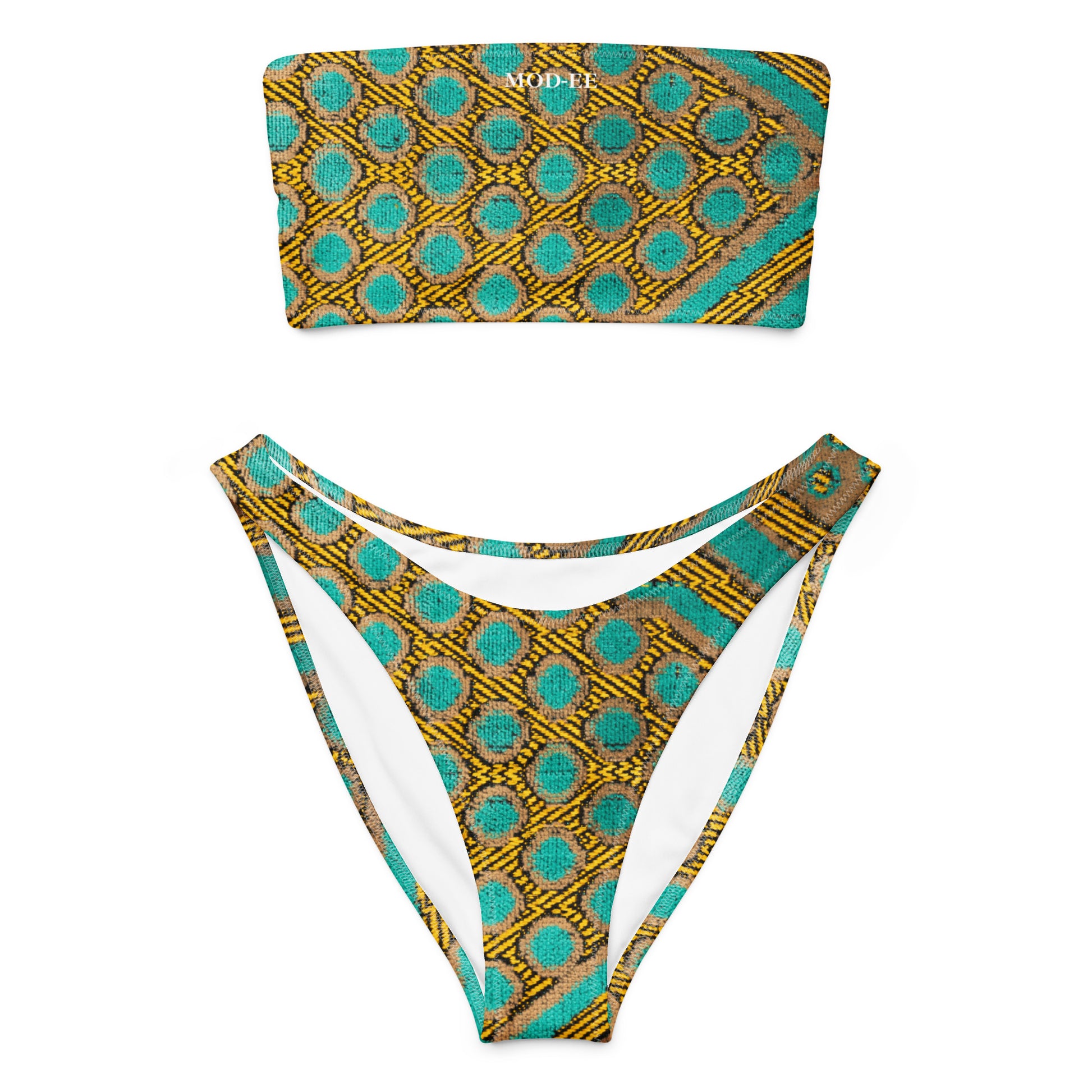 Adoptez un look à la fois élégant, moderne et écoresponsable avec ce bikini bandeau imprimé wax conçu pour sublimer toutes les silhouettes. Que ce soit pour une journée à la plage, un moment détente au bord de la piscine ou pour profiter du soleil en toute liberté, ce maillot est votre allié idéal.