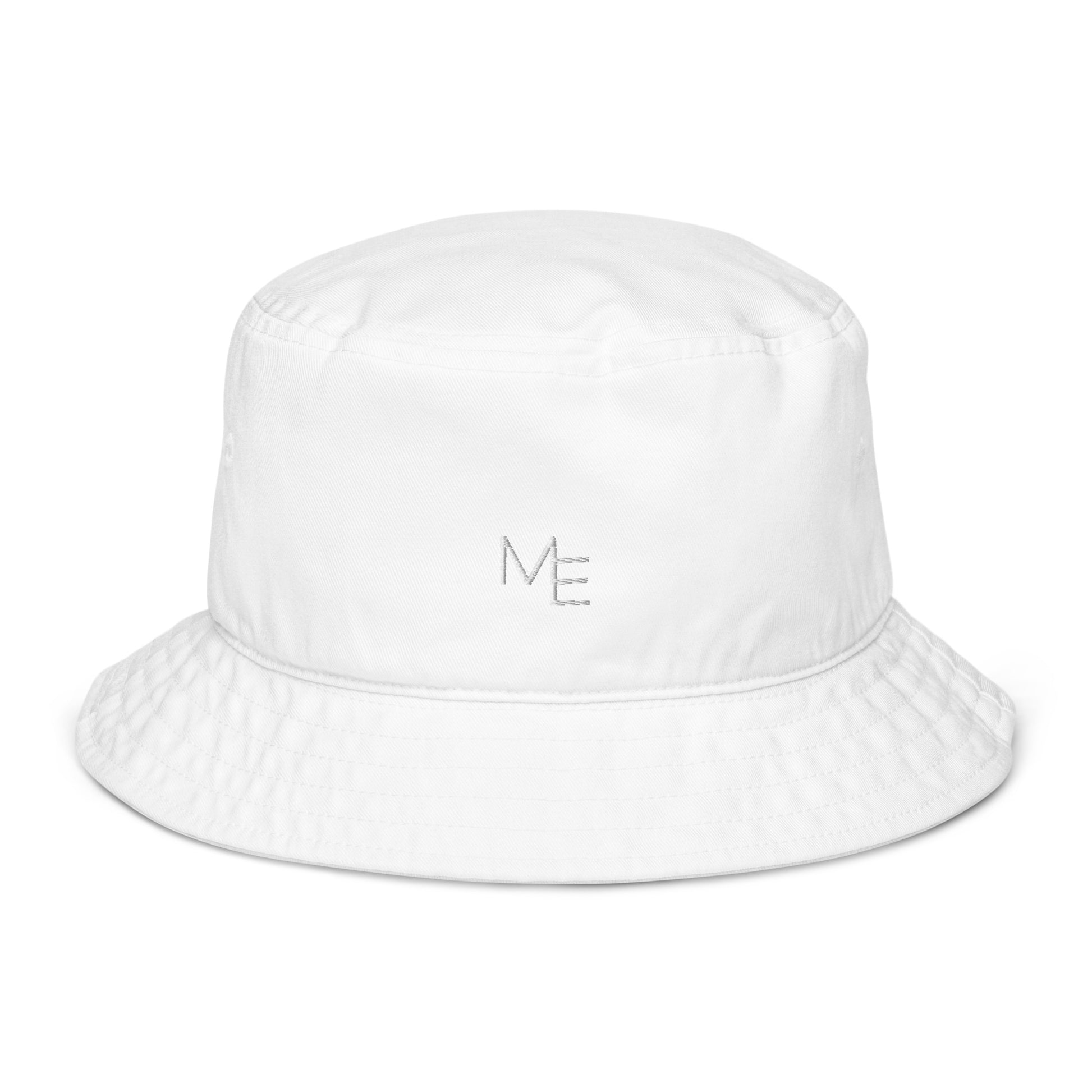 Bob blanc Mod-ee, confectionné en coton sergé biologique, offrant une protection efficace contre le soleil et constituant un accessoire élégant et intemporel qui complète parfaitement votre tenue estivale.