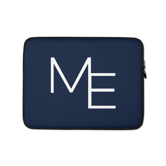 Protégez votre laptop avec une housse fine en néoprène, résistante à l’eau, à l’huile et à la chaleur. Doublée en fausse fourrure et munie d’une fermeture zippée sécurisée, elle allie protection et style.