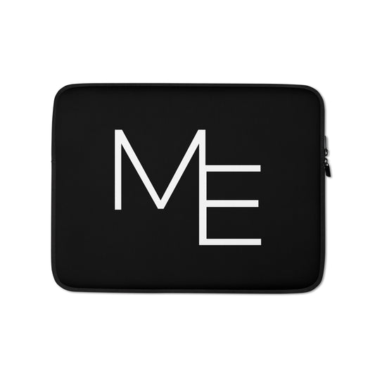 Protégez votre laptop avec une housse fine en néoprène, résistante à l’eau, à l’huile et à la chaleur. Doublée en fausse fourrure et munie d’une fermeture zippée sécurisée, elle allie protection et style.
