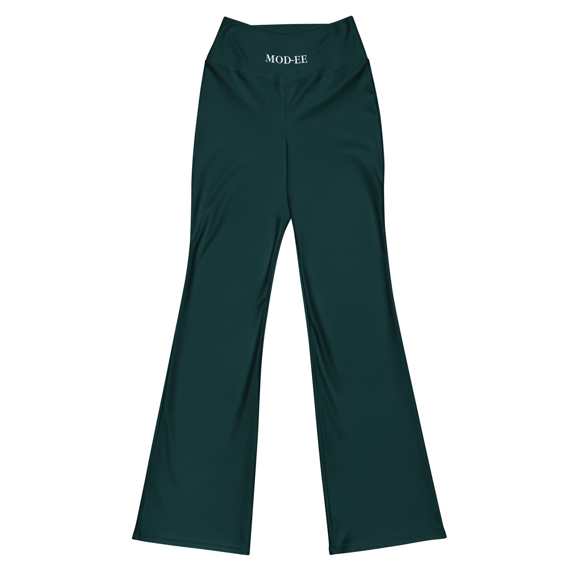 Legging évasé vert Mod-ee, une taille haute et un tissu doux, doté d'une protection UPF 50+ et conçu pour une évacuation efficace de l'humidité, idéal pour une pratique sportive dans un confort optimal.