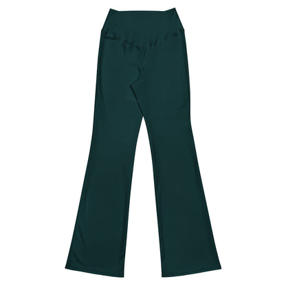 Legging évasé vert Mod-ee, une taille haute et un tissu doux, doté d'une protection UPF 50+ et conçu pour une évacuation efficace de l'humidité, idéal pour une pratique sportive dans un confort optimal.