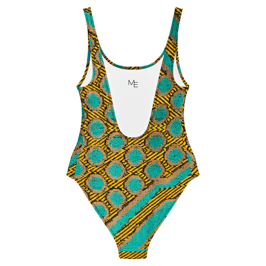 Maillot de bain imprimé wax une pièce Mod-ee, présentant une coupe ajustée et un dos plongeant, réalisé dans un matériau extensible pour un maintien optimal et un confort raffiné lors de vos activités aquatiques.