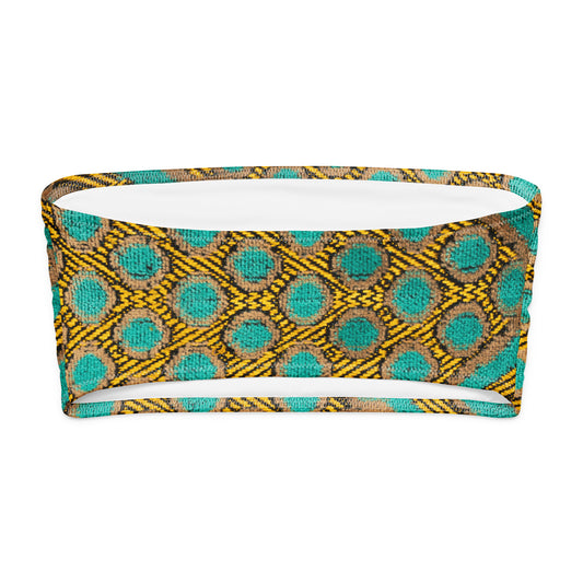 Ce bandeau doux, extensible et entièrement doublé offre un confort optimal et une protection solaire UPF 50+. À porter comme haut de maillot de bain ou top d’été stylé, il s’adapte à toutes vos envies : plage, ville ou soirée.