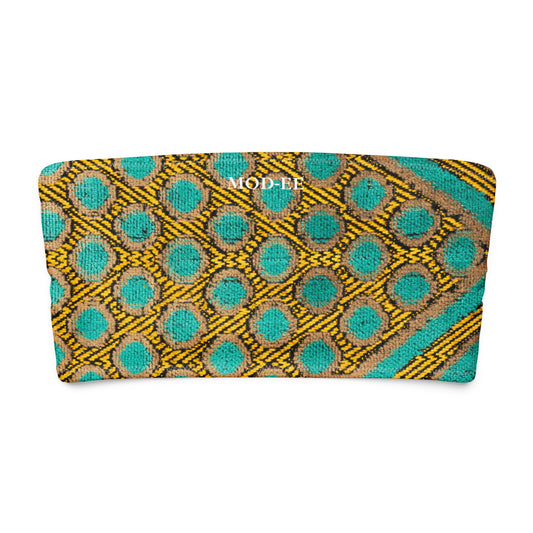 Ce bandeau doux, extensible et entièrement doublé offre un confort optimal et une protection solaire UPF 50+. À porter comme haut de maillot de bain ou top d’été stylé, il s’adapte à toutes vos envies : plage, ville ou soirée.