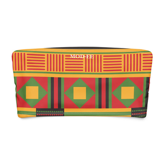 Ce bandeau doux, extensible et entièrement doublé offre un confort optimal et une protection solaire UPF 50+. À porter comme haut de maillot de bain ou top d’été stylé, il s’adapte à toutes vos envies : plage, ville ou soirée.