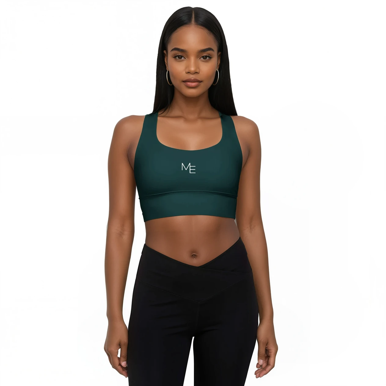 Brassière verte Mod-ee, idéale pour l’entraînement ou comme haut streetwear chic, fabriquée en tissu de compression avec double épaisseur à l’avant et bretelles renforcées pour un soutien optimal et un maintien parfait.